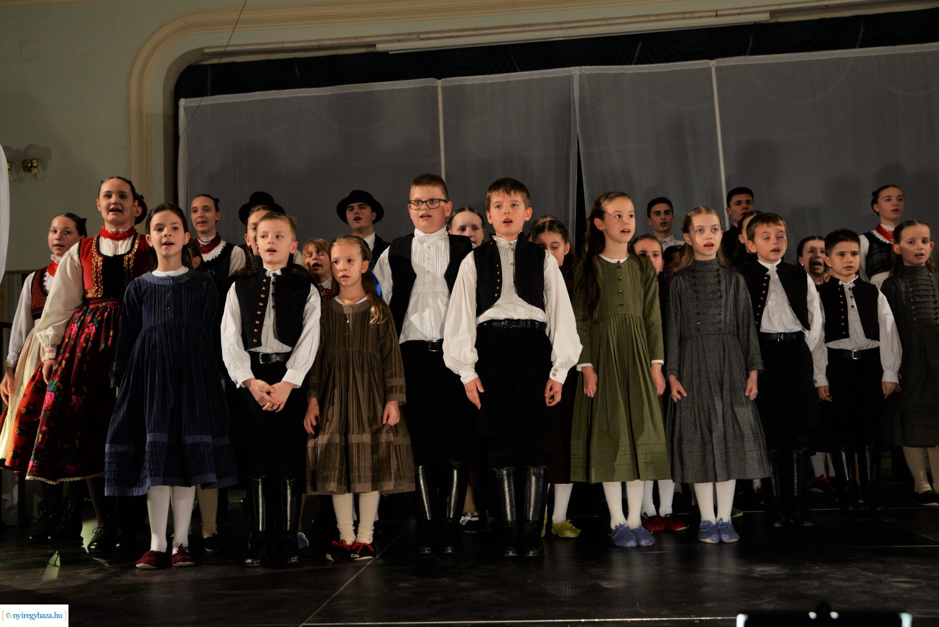 ELHISZEM-a Kismargaréta és a Margaréta Táncegyüttes karácsonyi műsora