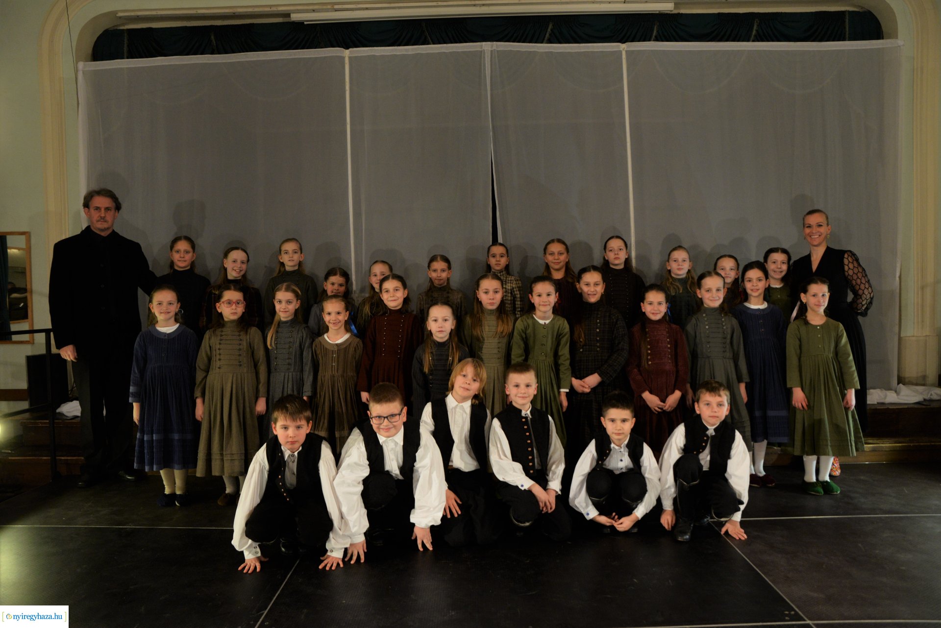 ELHISZEM-a Kismargaréta és a Margaréta Táncegyüttes karácsonyi műsora