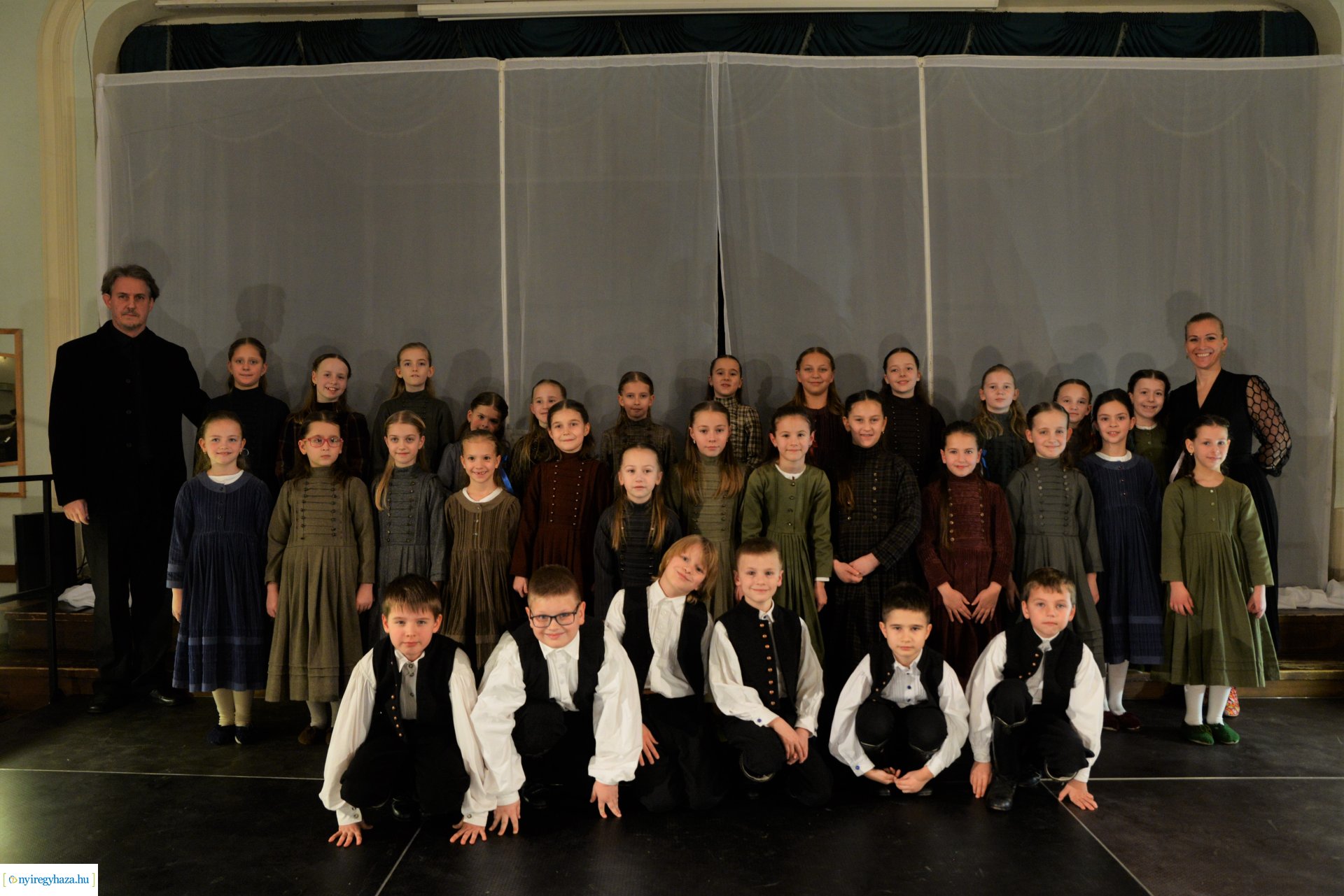 ELHISZEM-a Kismargaréta és a Margaréta Táncegyüttes karácsonyi műsora