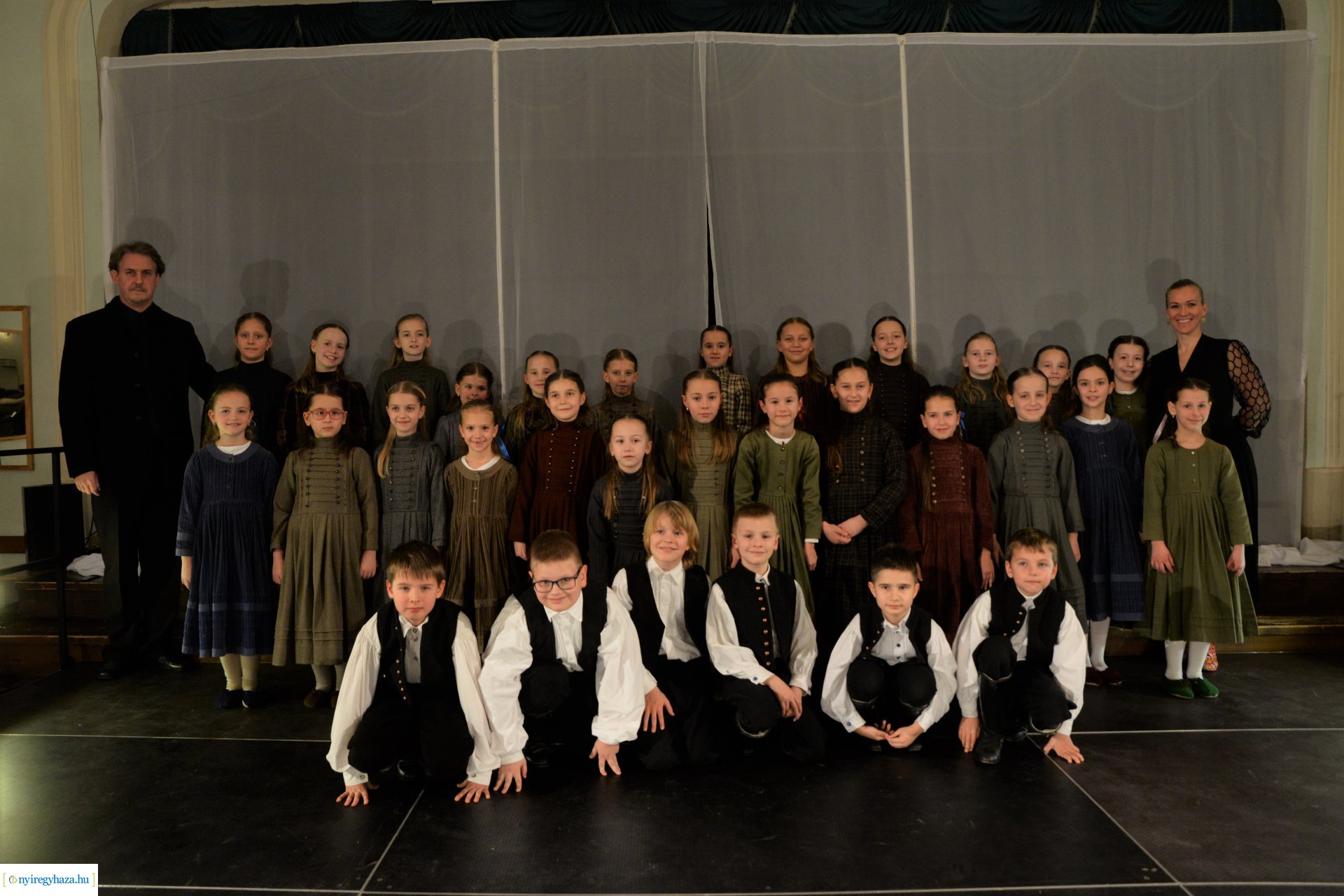 ELHISZEM-a Kismargaréta és a Margaréta Táncegyüttes karácsonyi műsora