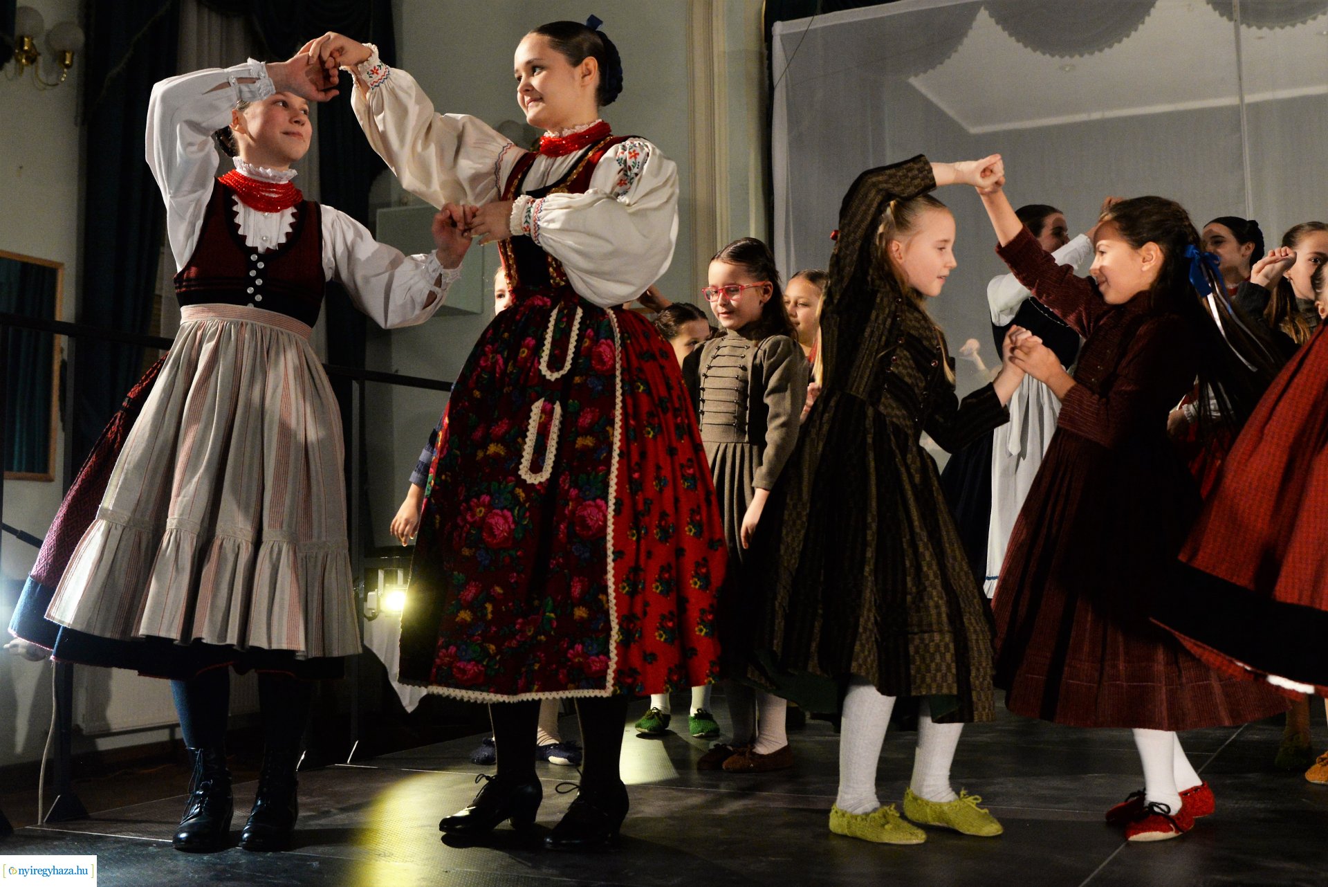 ELHISZEM-a Kismargaréta és a Margaréta Táncegyüttes karácsonyi műsora