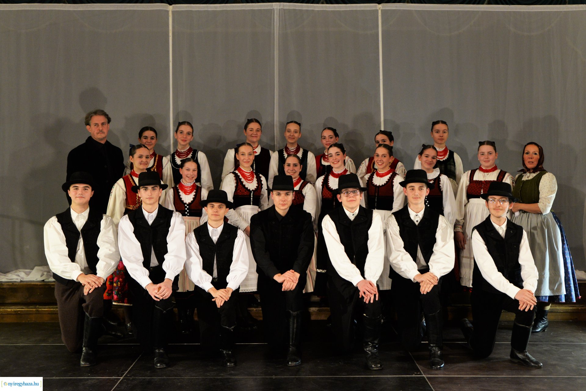 ELHISZEM-a Kismargaréta és a Margaréta Táncegyüttes karácsonyi műsora