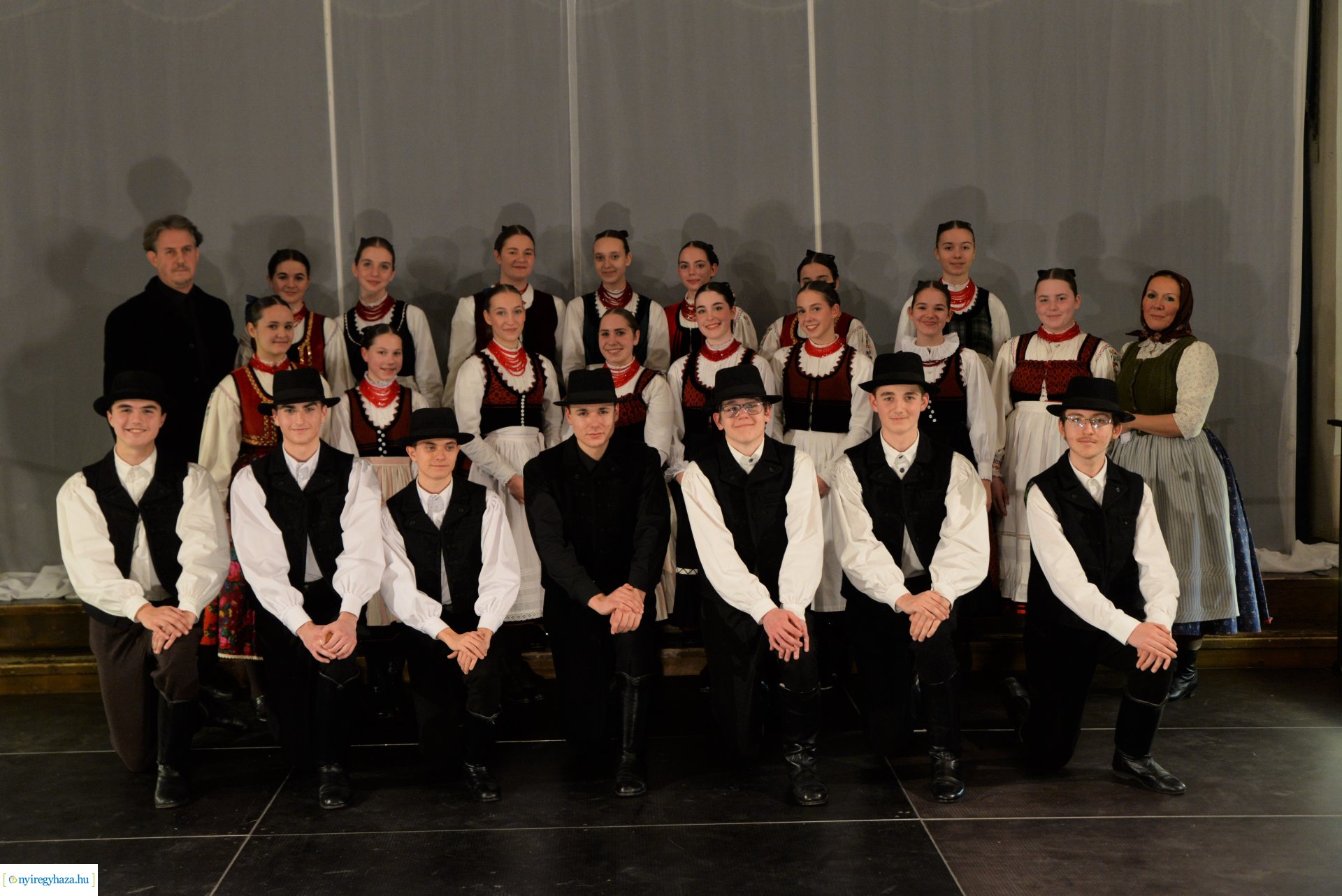 ELHISZEM-a Kismargaréta és a Margaréta Táncegyüttes karácsonyi műsora