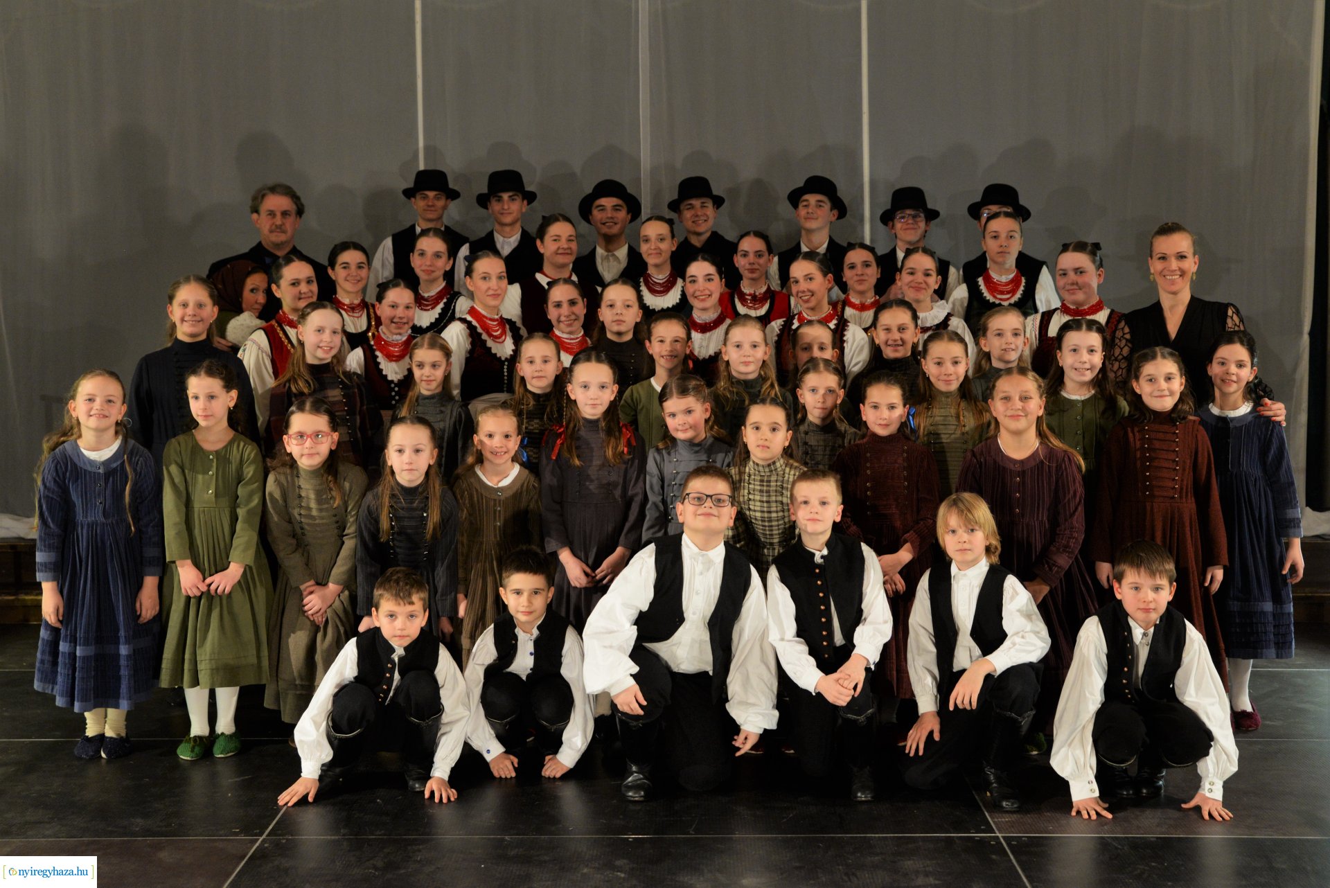 ELHISZEM-a Kismargaréta és a Margaréta Táncegyüttes karácsonyi műsora