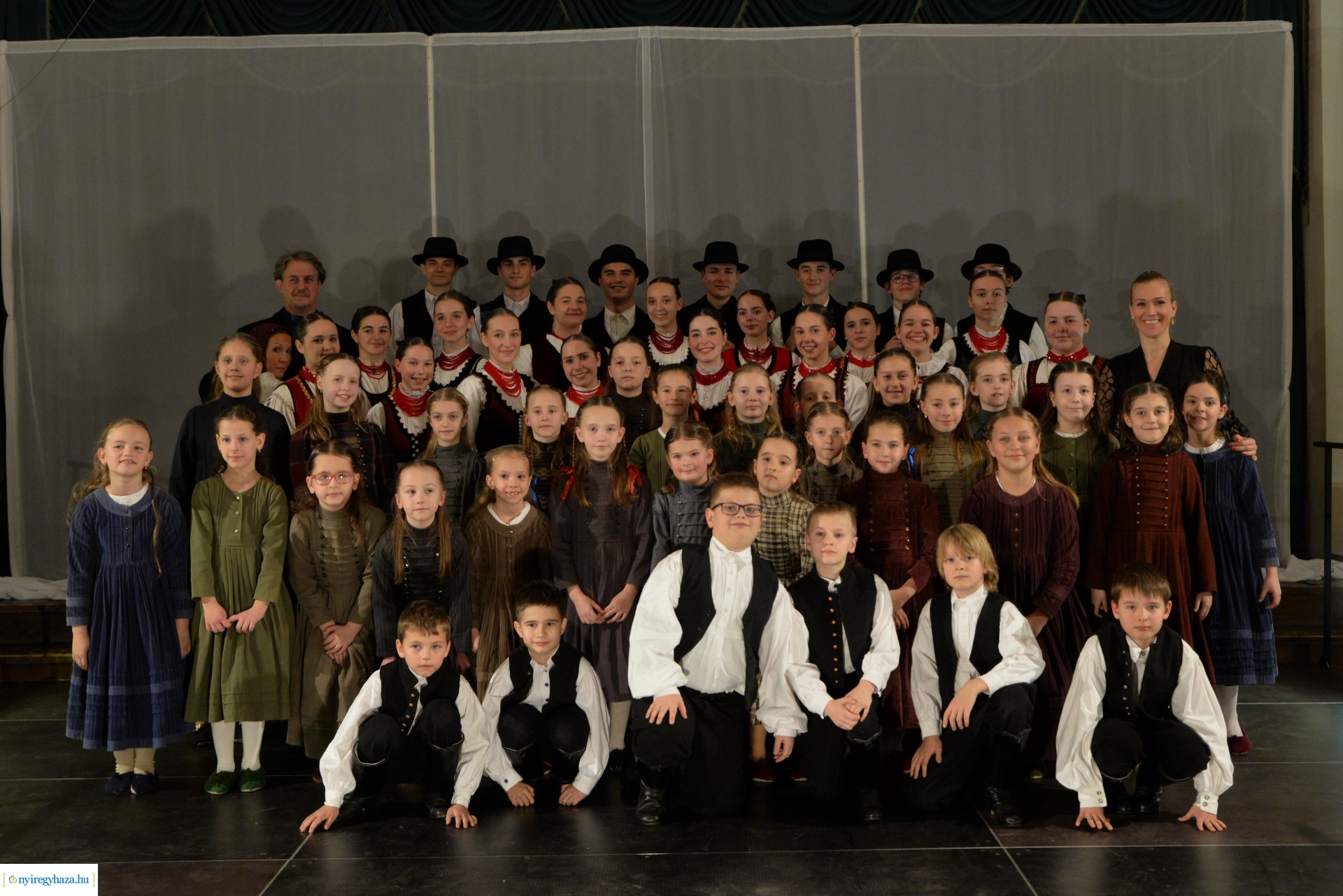 ELHISZEM-a Kismargaréta és a Margaréta Táncegyüttes karácsonyi műsora