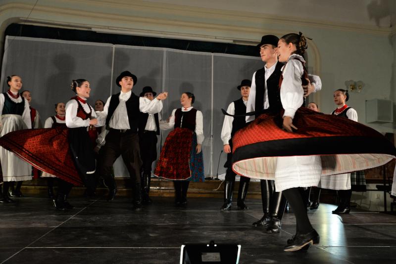 ELHISZEM-a Kismargaréta és a Margaréta Táncegyüttes karácsonyi műsora