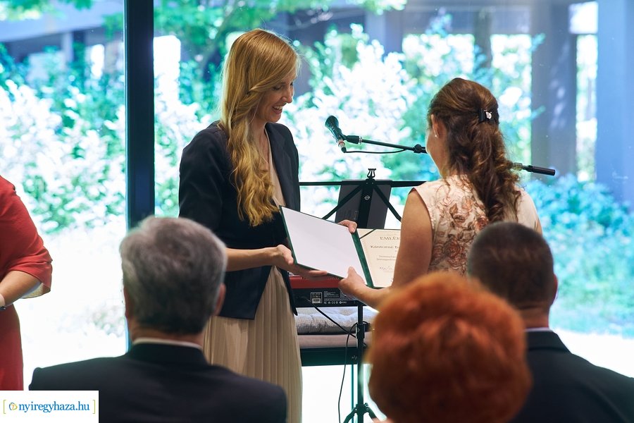 Elismerések az egészségügyi dolgozóknak