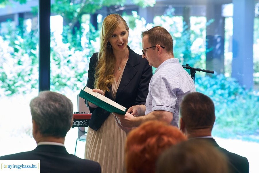 Elismerések az egészségügyi dolgozóknak