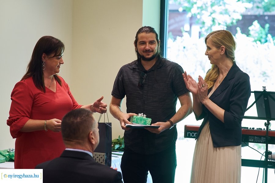 Elismerések az egészségügyi dolgozóknak