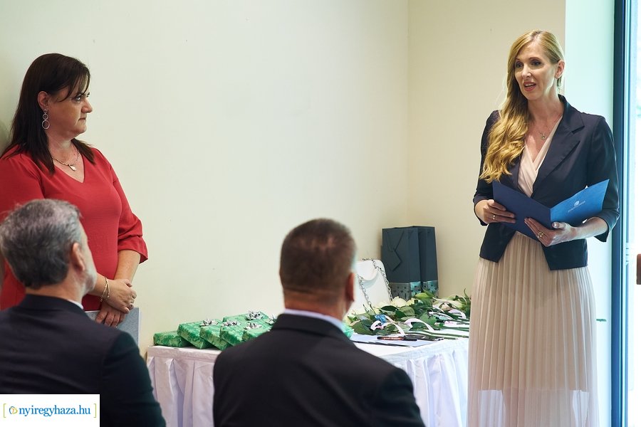 Elismerések az egészségügyi dolgozóknak