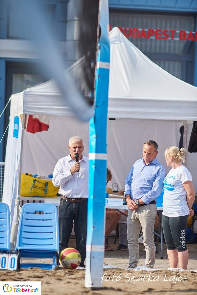 Elkezdődött a Hübner strand röpi