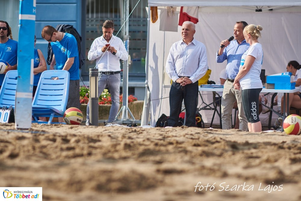 Elkezdődött a Hübner strand röpi