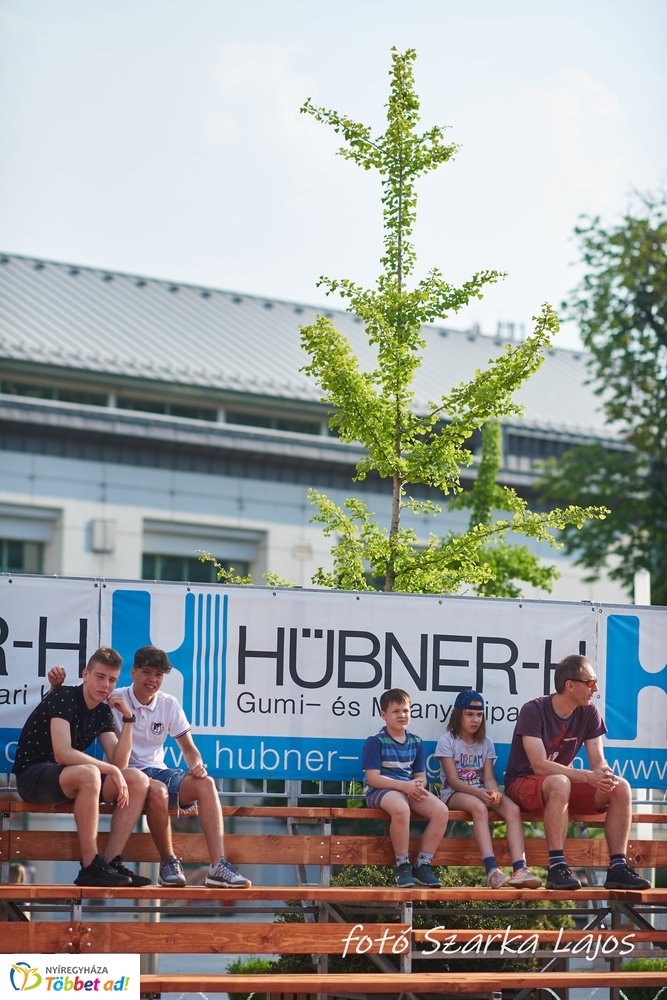 Elkezdődött a Hübner strand röpi