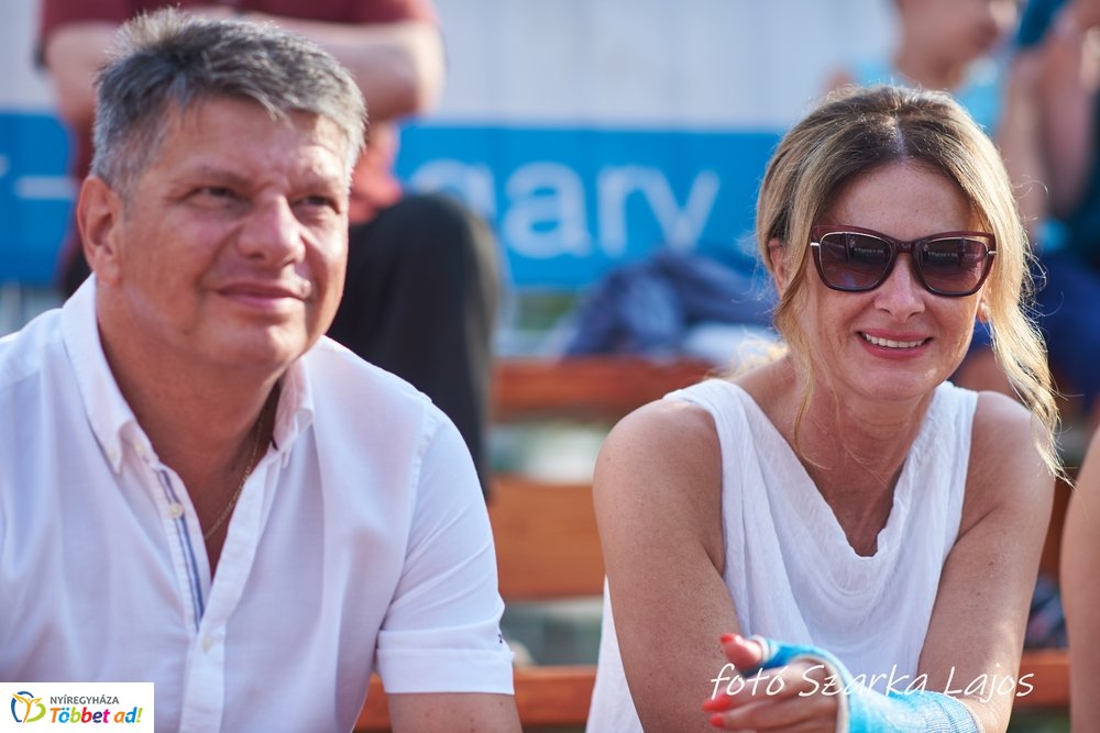 Elkezdődött a Hübner strand röpi