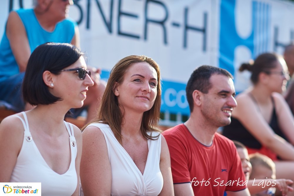 Elkezdődött a Hübner strand röpi