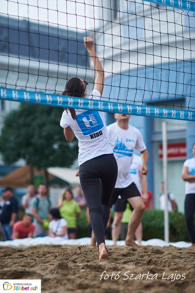 Elkezdődött a Hübner strand röpi