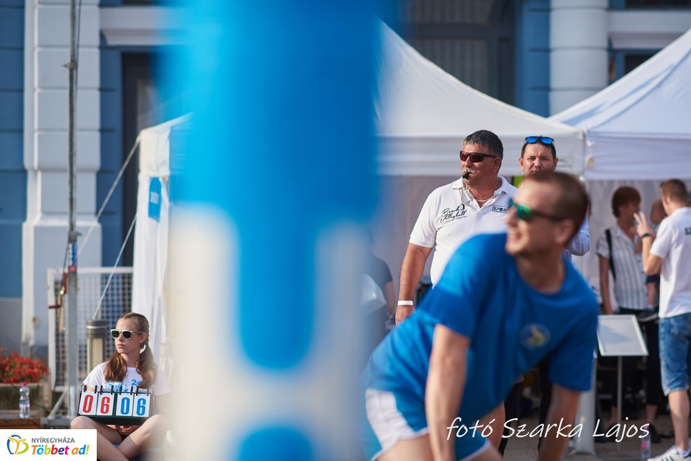 Elkezdődött a Hübner strand röpi
