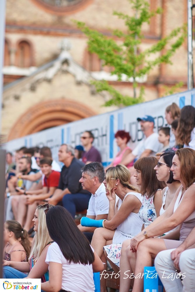 Elkezdődött a Hübner strand röpi