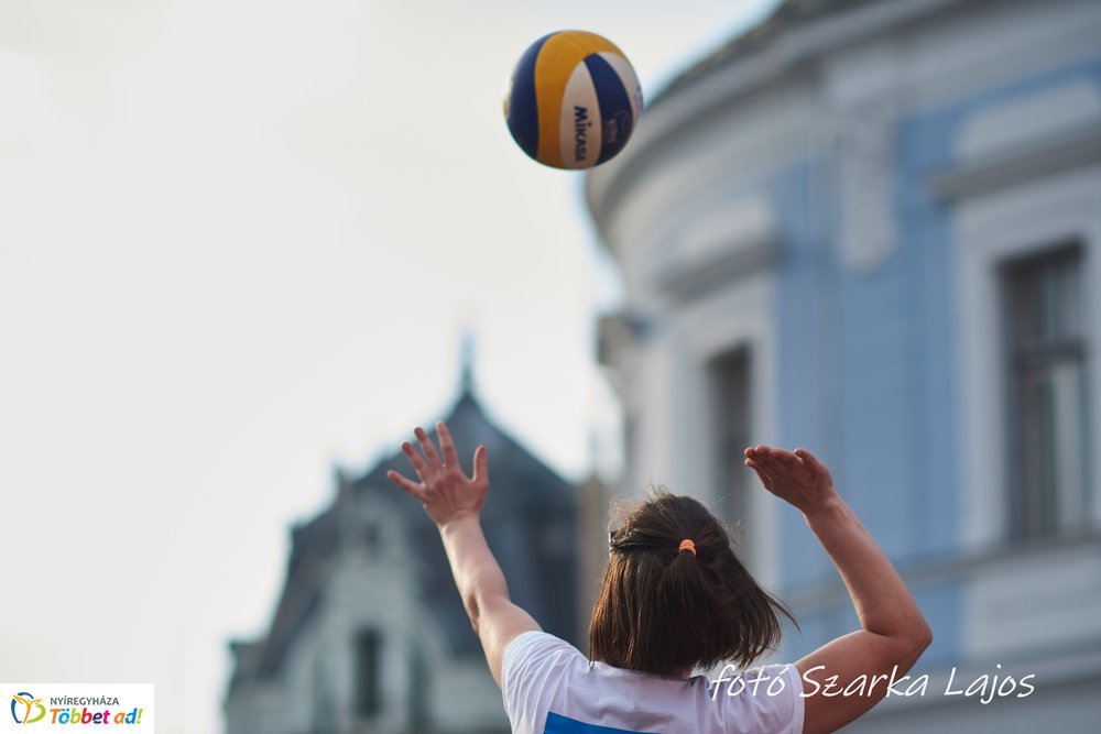 Elkezdődött a Hübner strand röpi