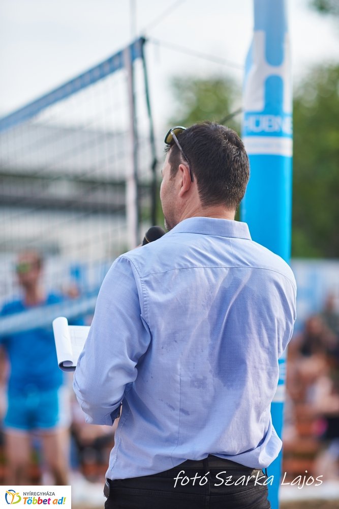 Elkezdődött a Hübner strand röpi