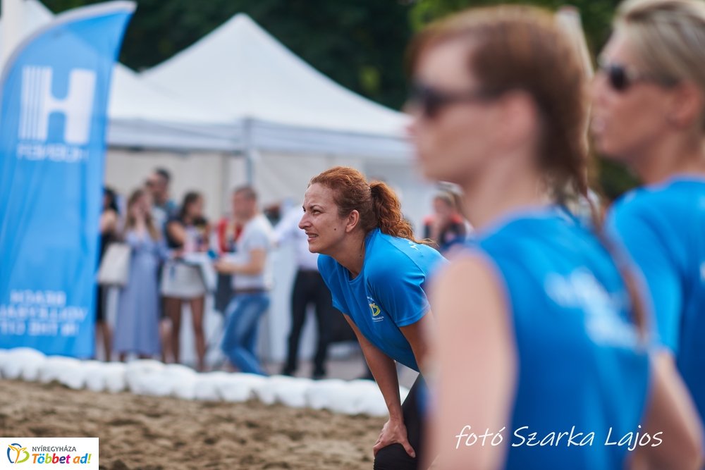 Elkezdődött a Hübner strand röpi