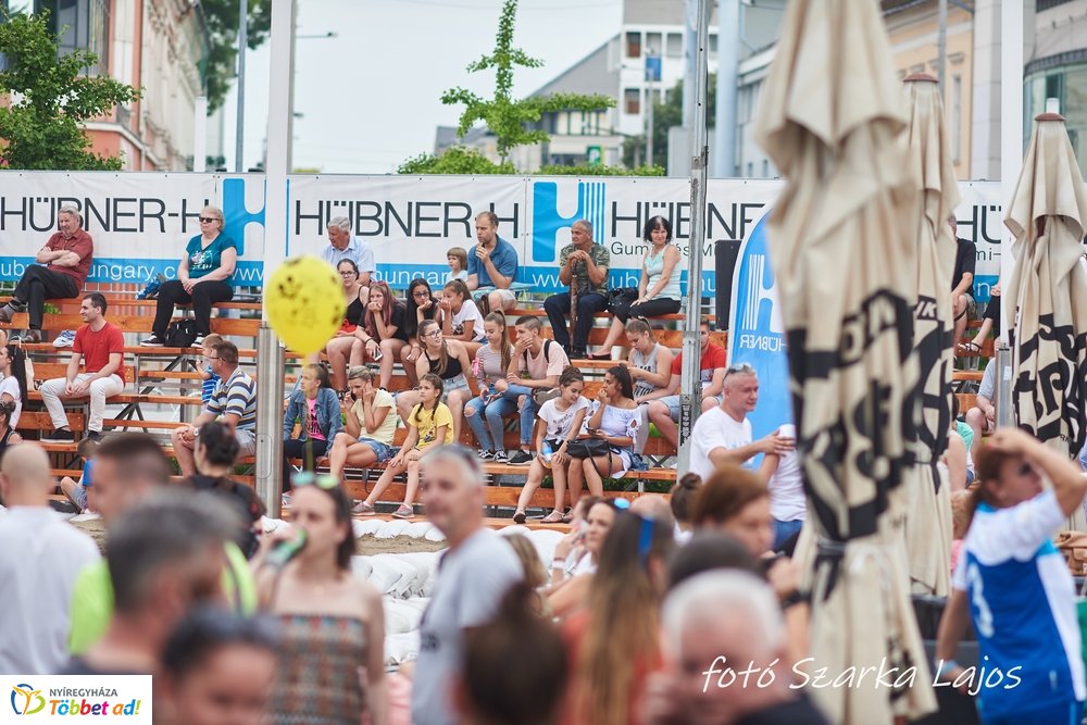 Elkezdődött a Hübner strand röpi