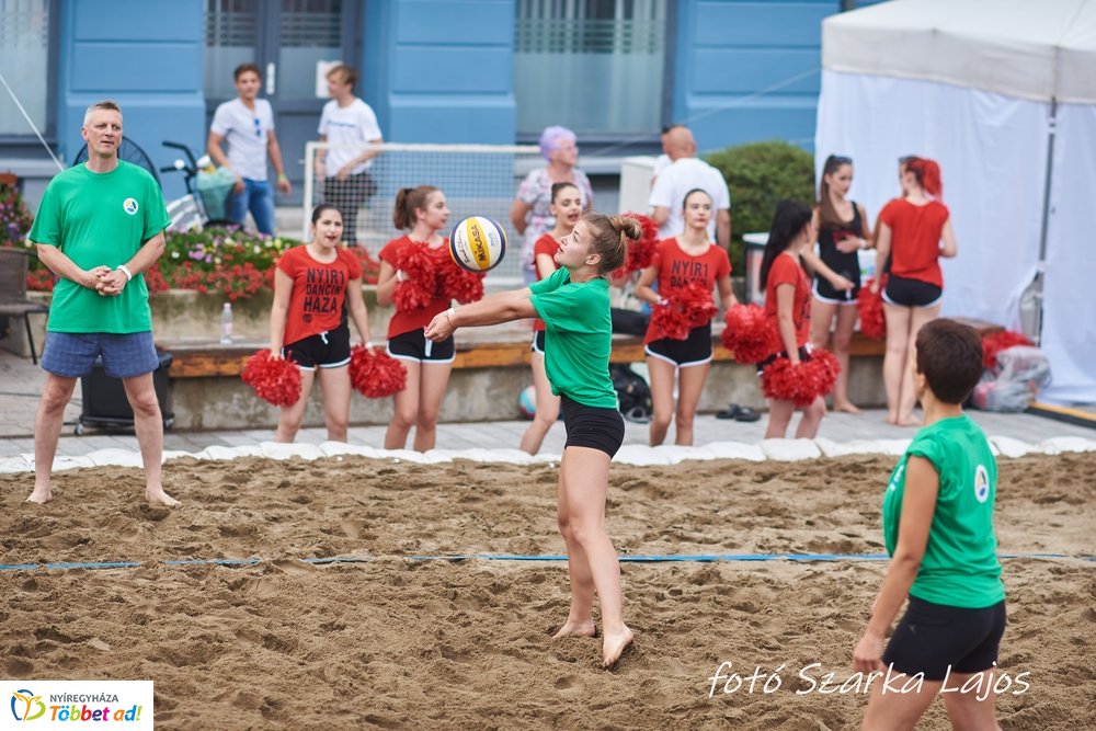 Elkezdődött a Hübner strand röpi
