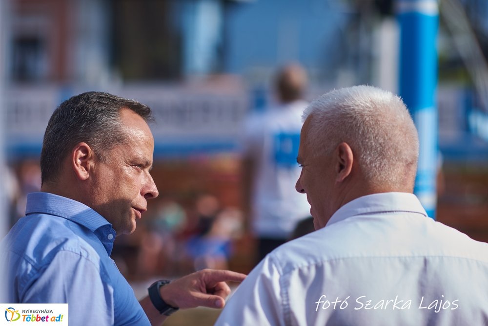 Elkezdődött a Hübner strand röpi