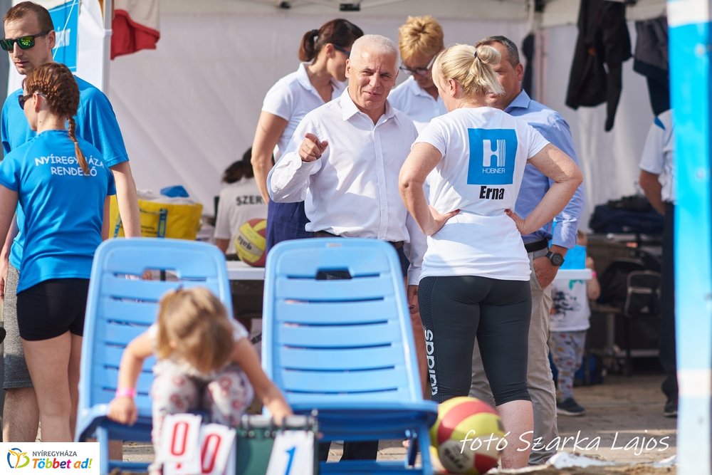 Elkezdődött a Hübner strand röpi