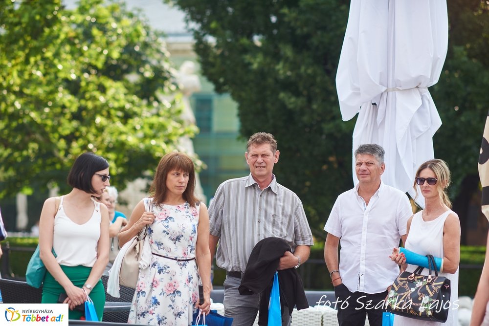 Elkezdődött a Hübner strand röpi