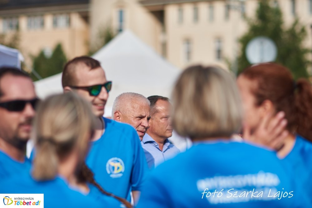 Elkezdődött a Hübner strand röpi