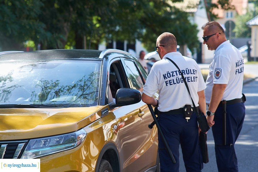 Ellenőriz a Közterület Felügyelet