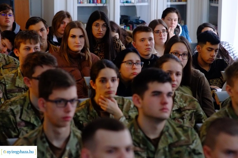 Előadás a tartalékos katonai szolgálatról