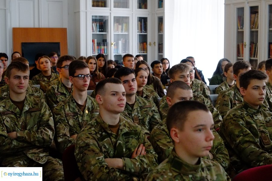 Előadás a tartalékos katonai szolgálatról