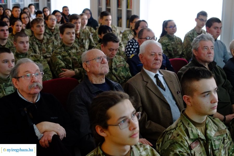 Előadás a tartalékos katonai szolgálatról