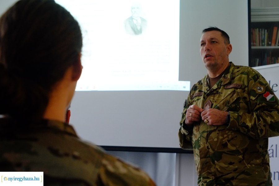 Előadás a tartalékos katonai szolgálatról