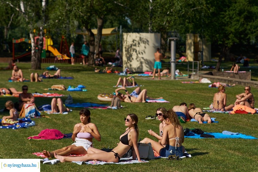 Első csobbanások a Tófürdőn