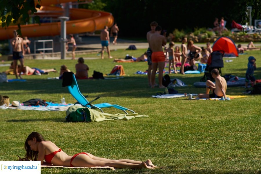 Első csobbanások a Tófürdőn