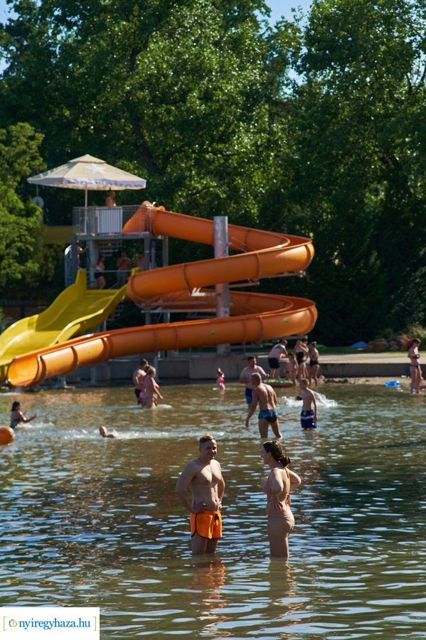 Első csobbanások a Tófürdőn