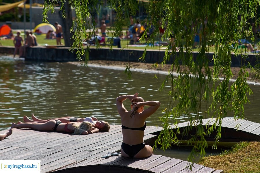 Első csobbanások a Tófürdőn