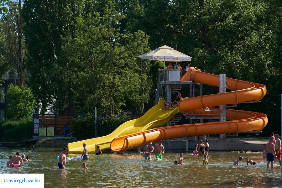 Első csobbanások a Tófürdőn