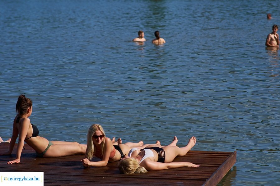 Első csobbanások a Tófürdőn