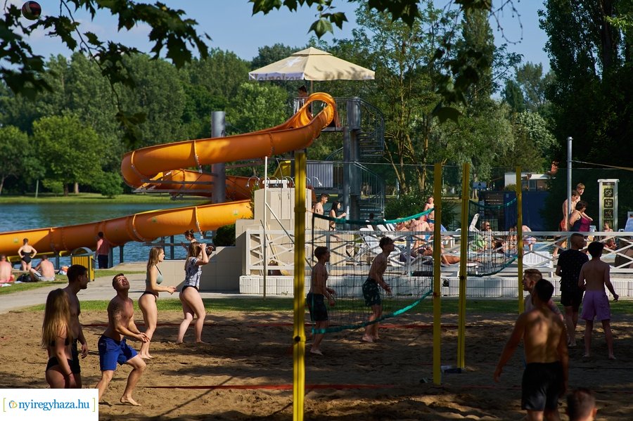 Első csobbanások a Tófürdőn