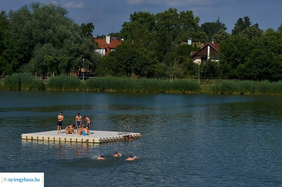 Első csobbanások a Tófürdőn