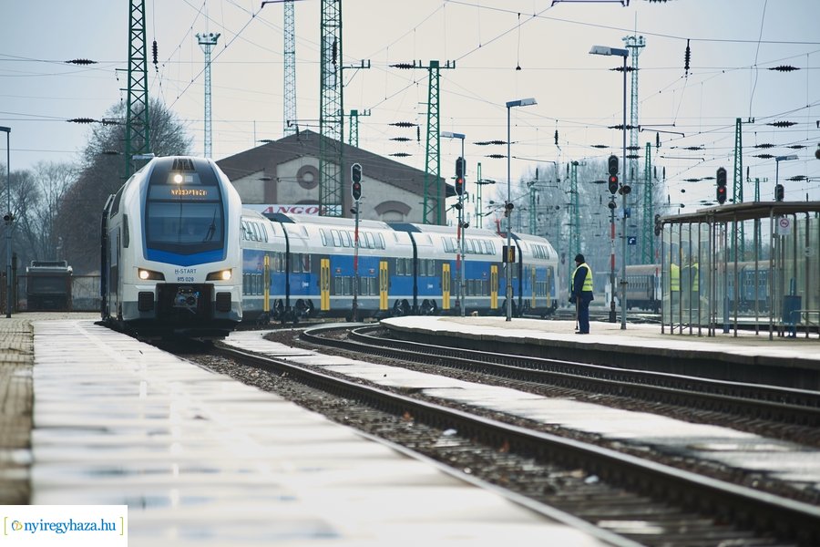 Emeletes vonat Nyíregyházán