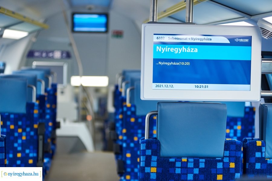 Emeletes vonat Nyíregyházán