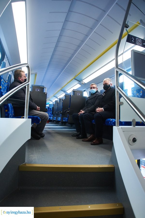 Emeletes vonat Nyíregyházán