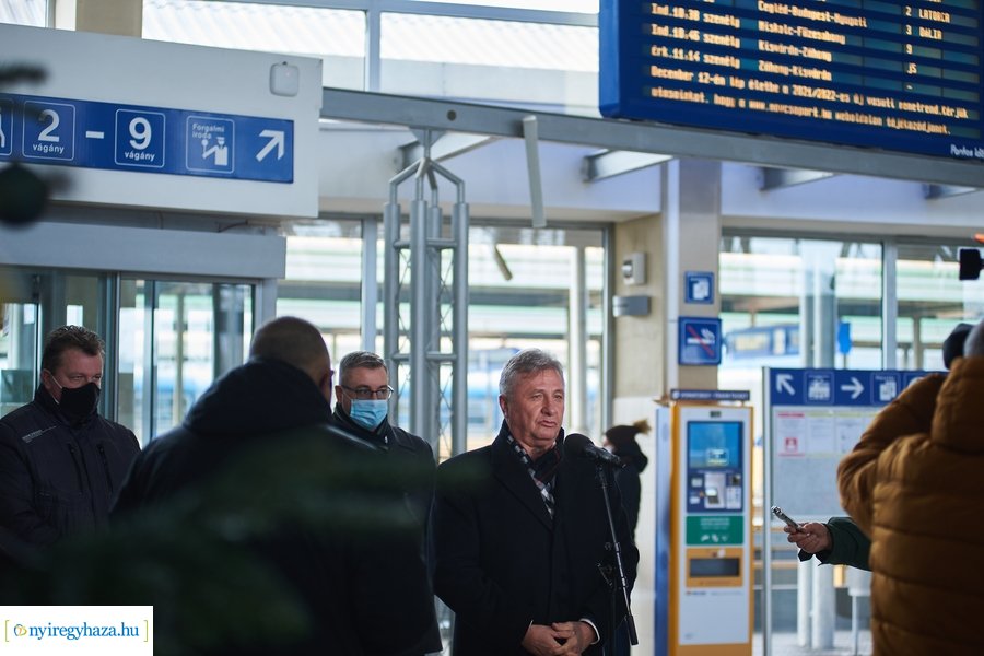 Emeletes vonat Nyíregyházán