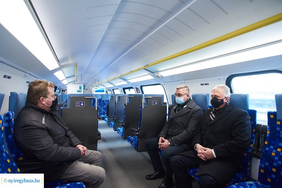 Emeletes vonat Nyíregyházán