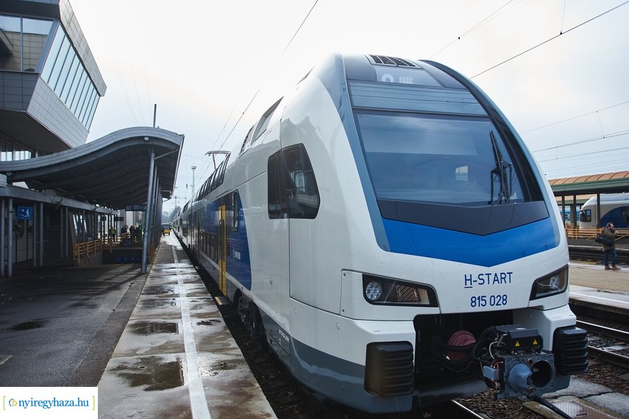 Emeletes vonat Nyíregyházán